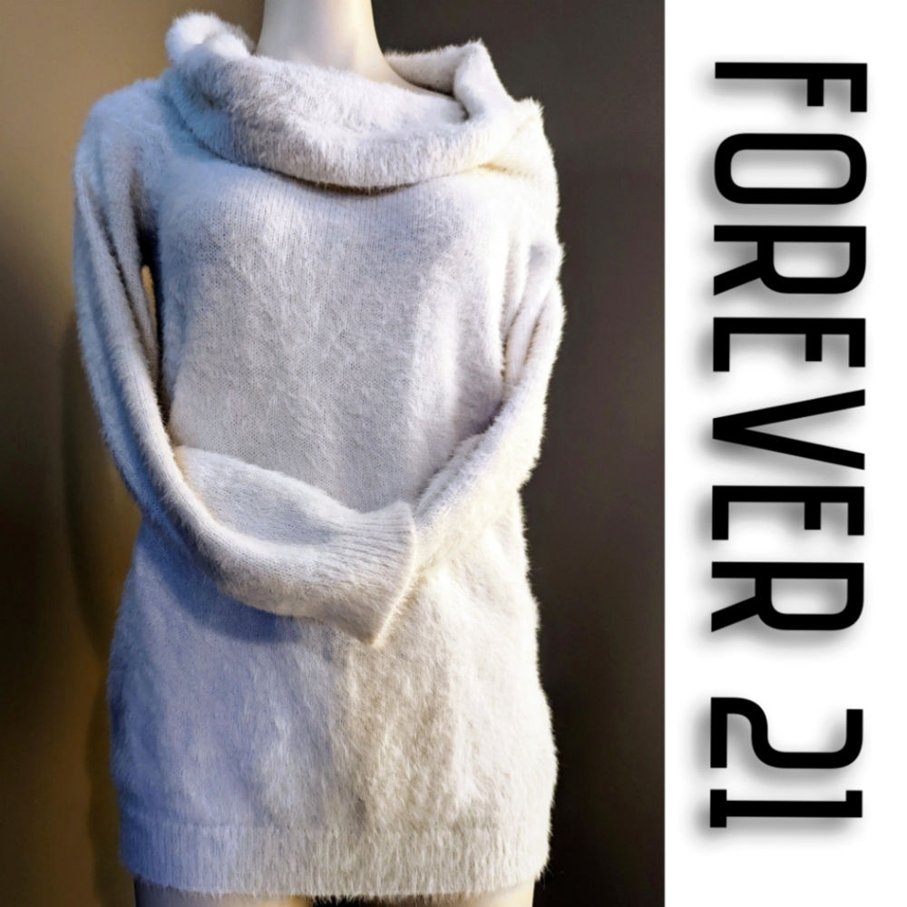 Women's | Fuzzy White Sweater | Medium